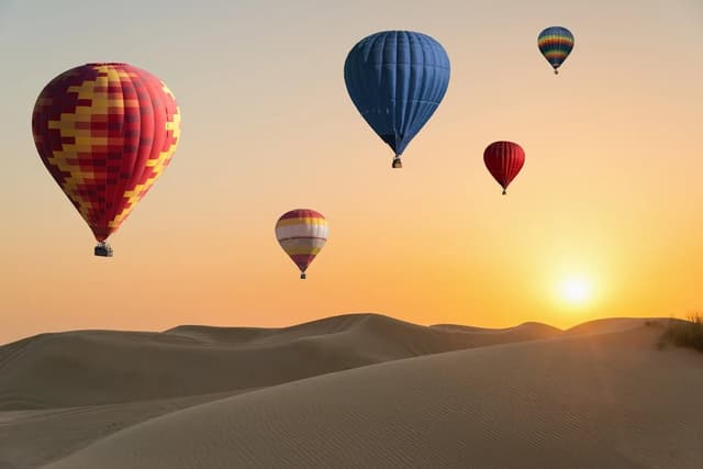 3. Полет на воздушном шаре в пустыне”: “Balloon Flights” .jpg